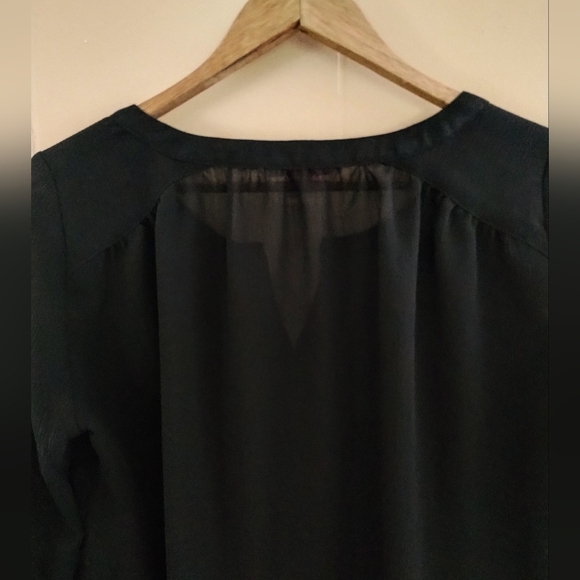 Candie's semi-sheer black adjustable sleeve tunic size xs, textured, relaxed fit - Picture 9 of 9